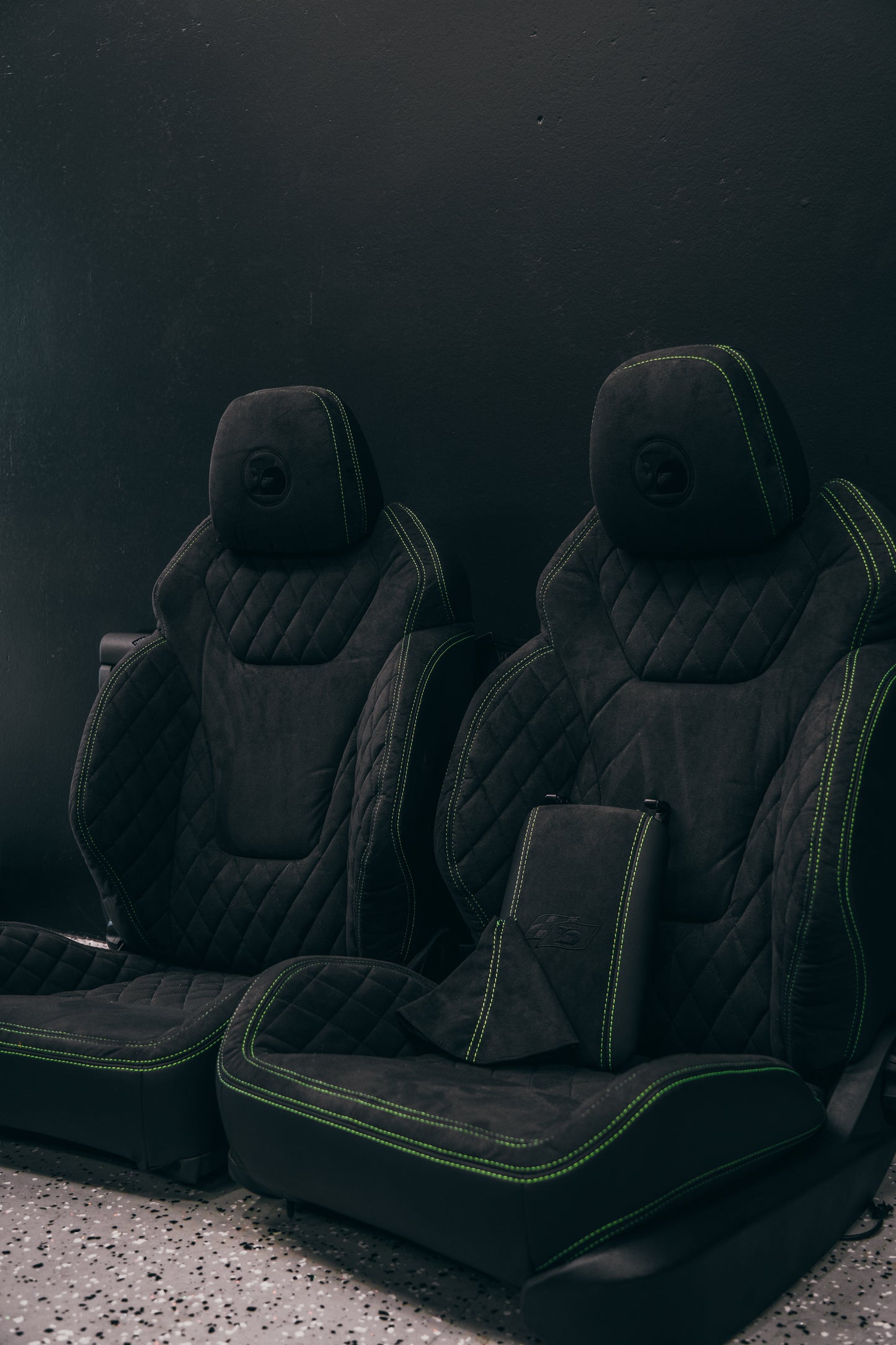 VF HSV STYLE CUSTOM INTERIOR - Charcoal Alcantara & Lime Stitch