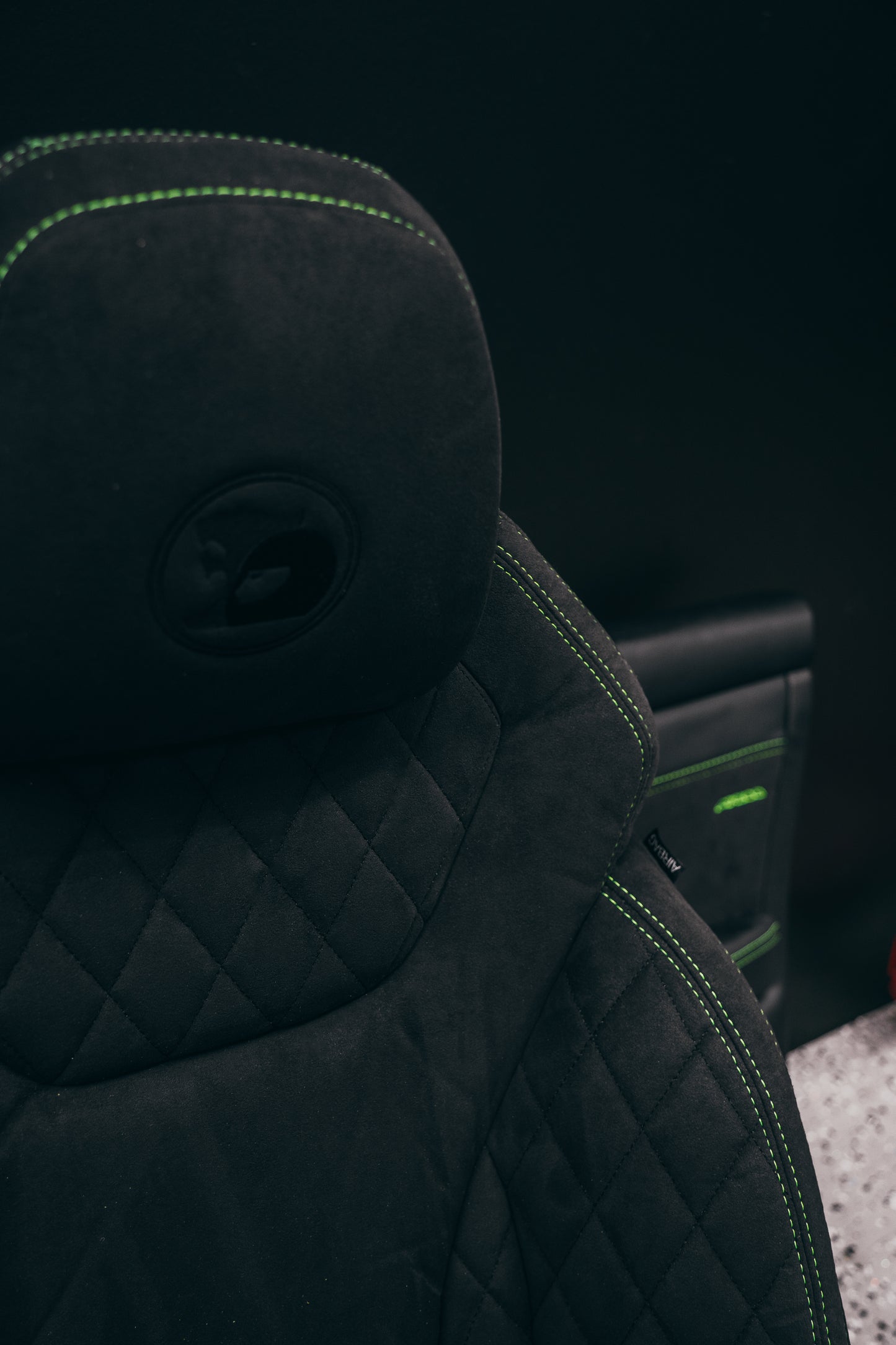 VF HSV STYLE CUSTOM INTERIOR - Charcoal Alcantara & Lime Stitch