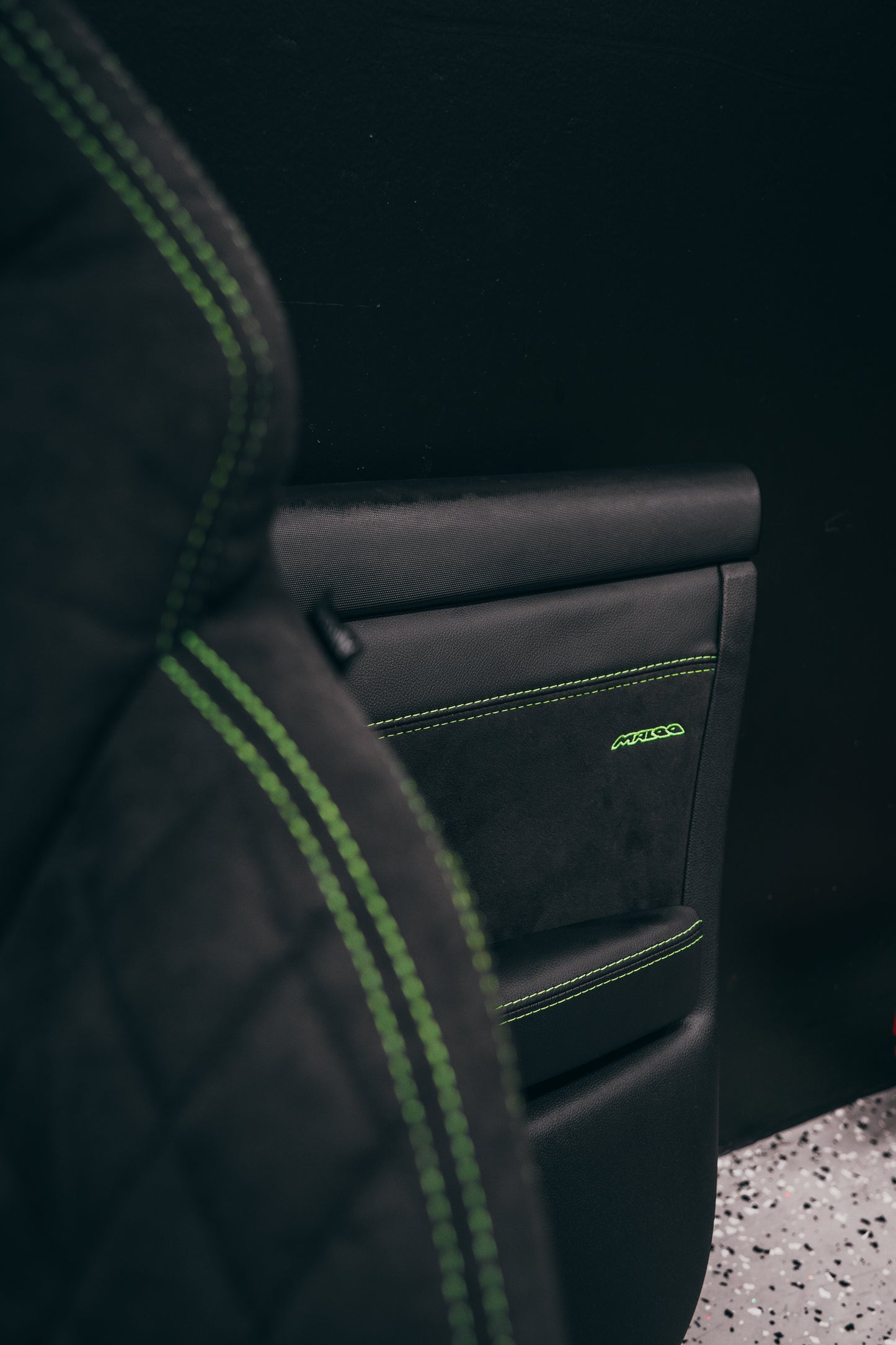 VF HSV STYLE CUSTOM INTERIOR - Charcoal Alcantara & Lime Stitch