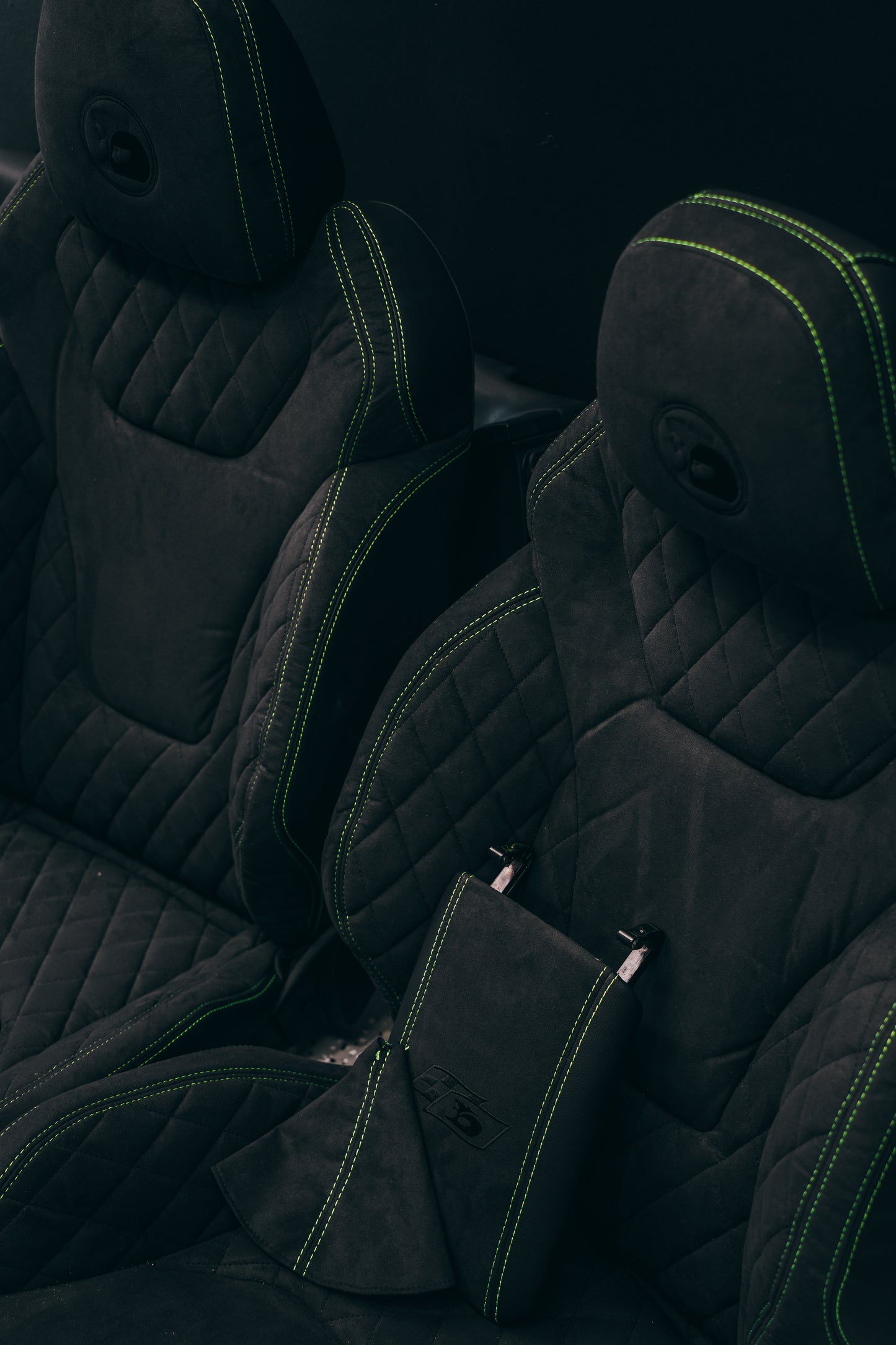 VF HSV STYLE CUSTOM INTERIOR - Charcoal Alcantara & Lime Stitch