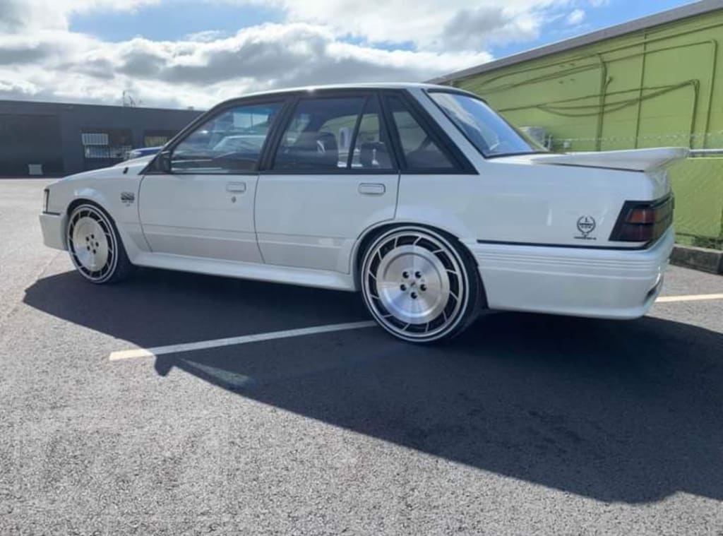 VK VE Group A AERO 19 inch Black Machined REPLICA Directional Wheels (PRE-VE)