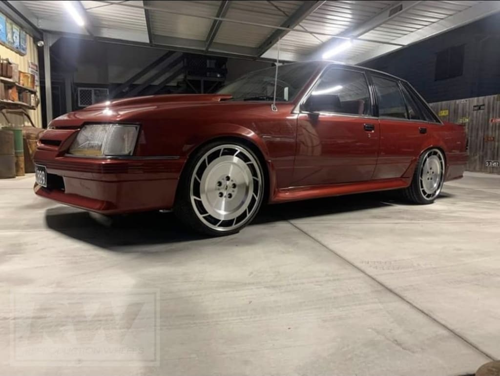 VK VE Group A AERO 19 inch Black Machined REPLICA Directional Wheels (PRE-VE)