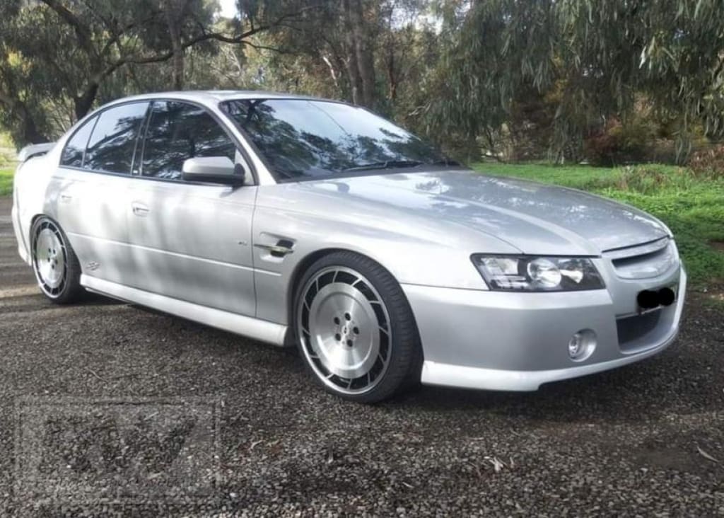 VK VE Group A AERO 19 inch Black Machined REPLICA Directional Wheels (PRE-VE)